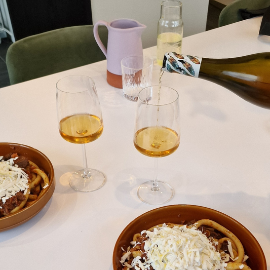 Pouring Il Nido del Gruccione orange wine - Skin-contact Fiano with amber hues