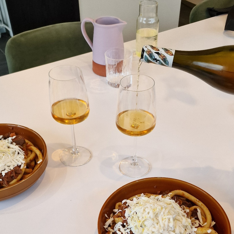 Pouring Il Nido del Gruccione orange wine - Skin-contact Fiano with amber hues